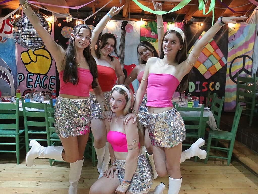 girls 1970s costumes