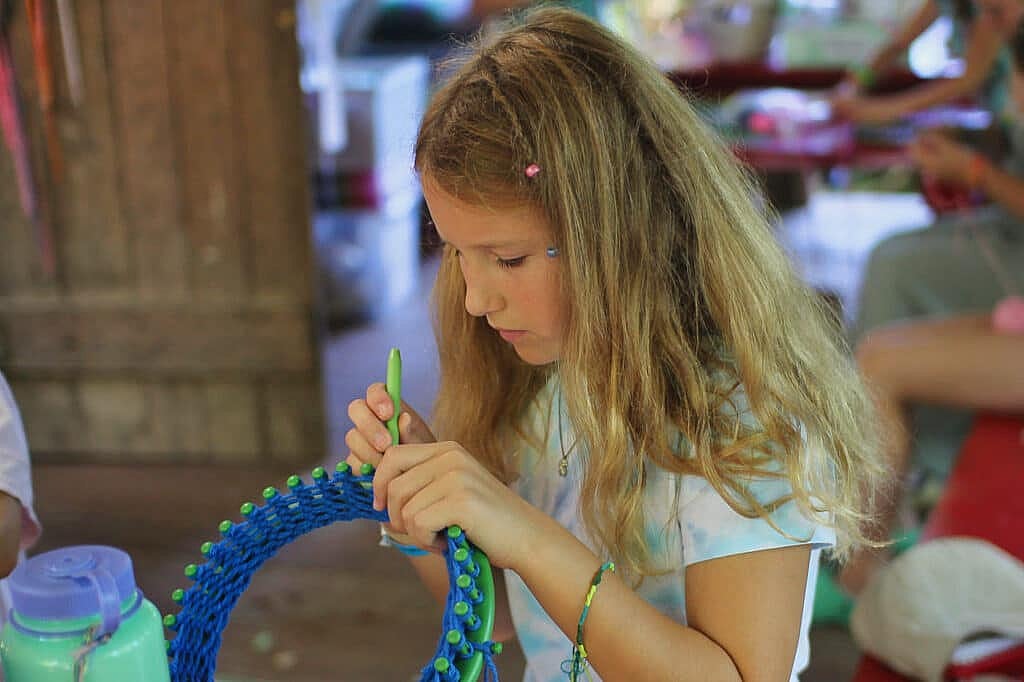 camp girl nifty knitter