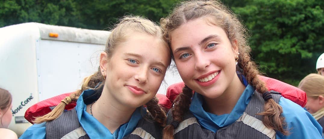 camp rafting teenagers