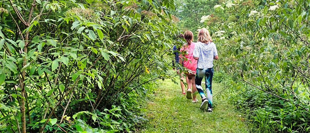 farm kids walking at camp