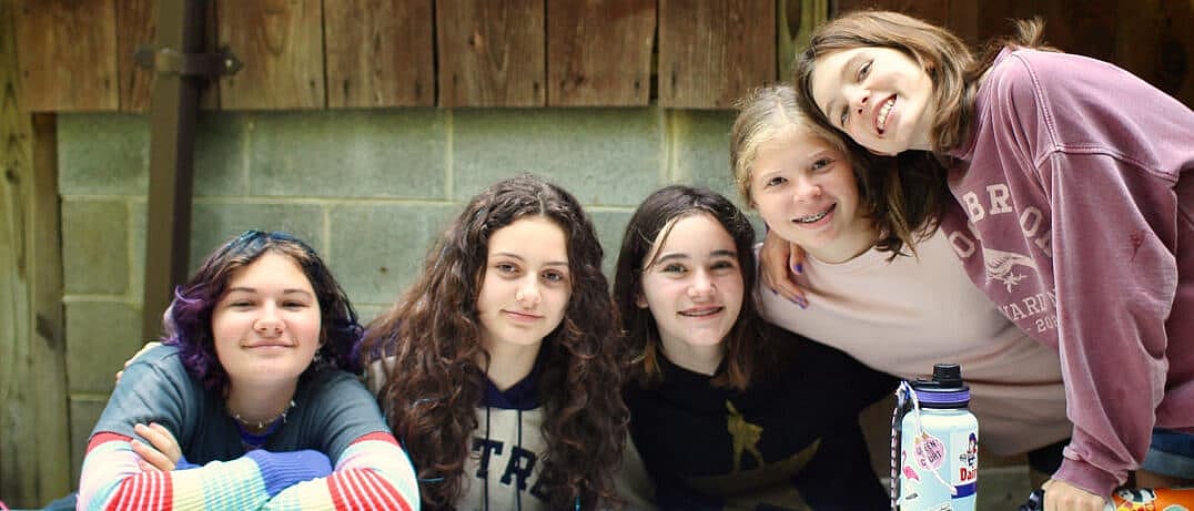 teenage camp girl friends