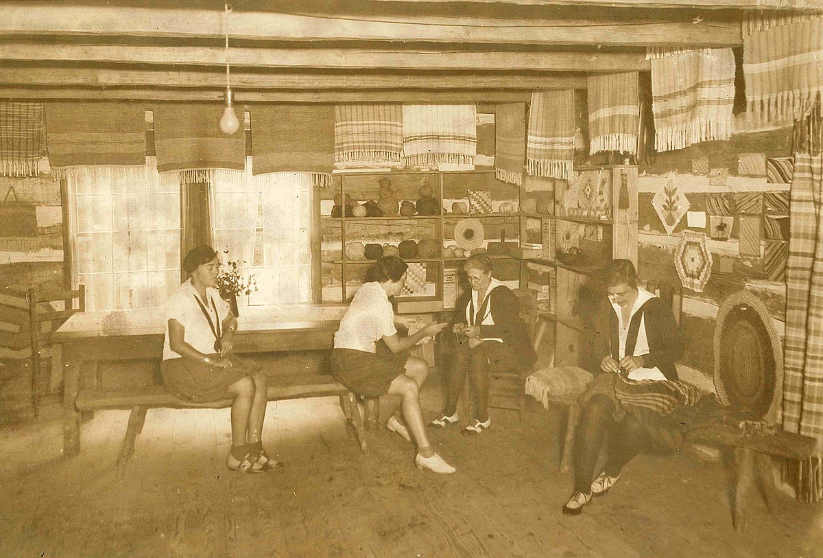 Interior Craft Camp Cabin