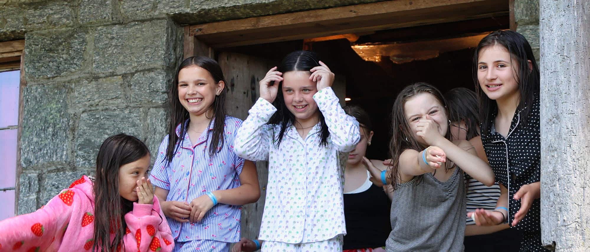 camp cabin group goofy