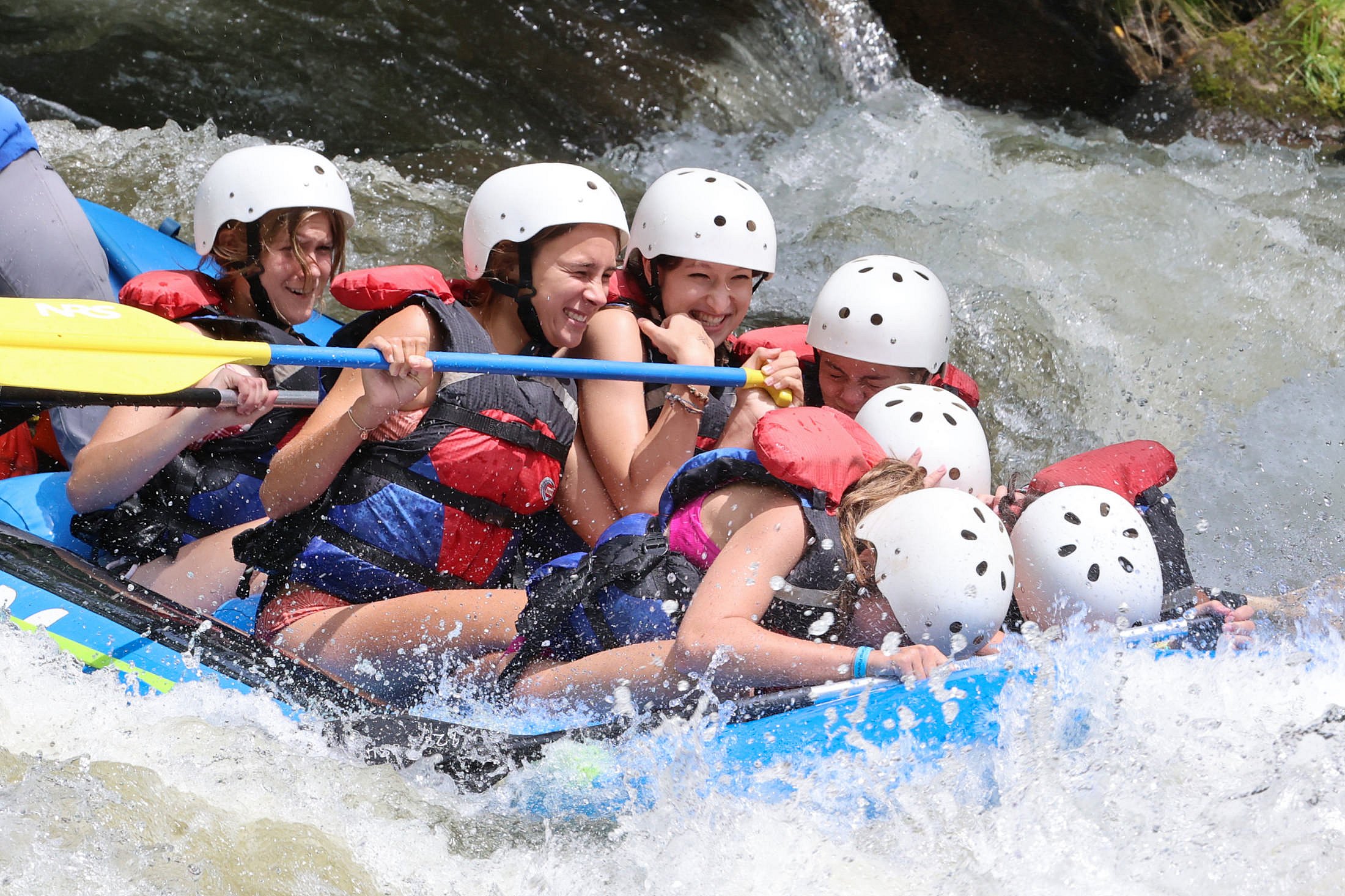 bold rafting girls