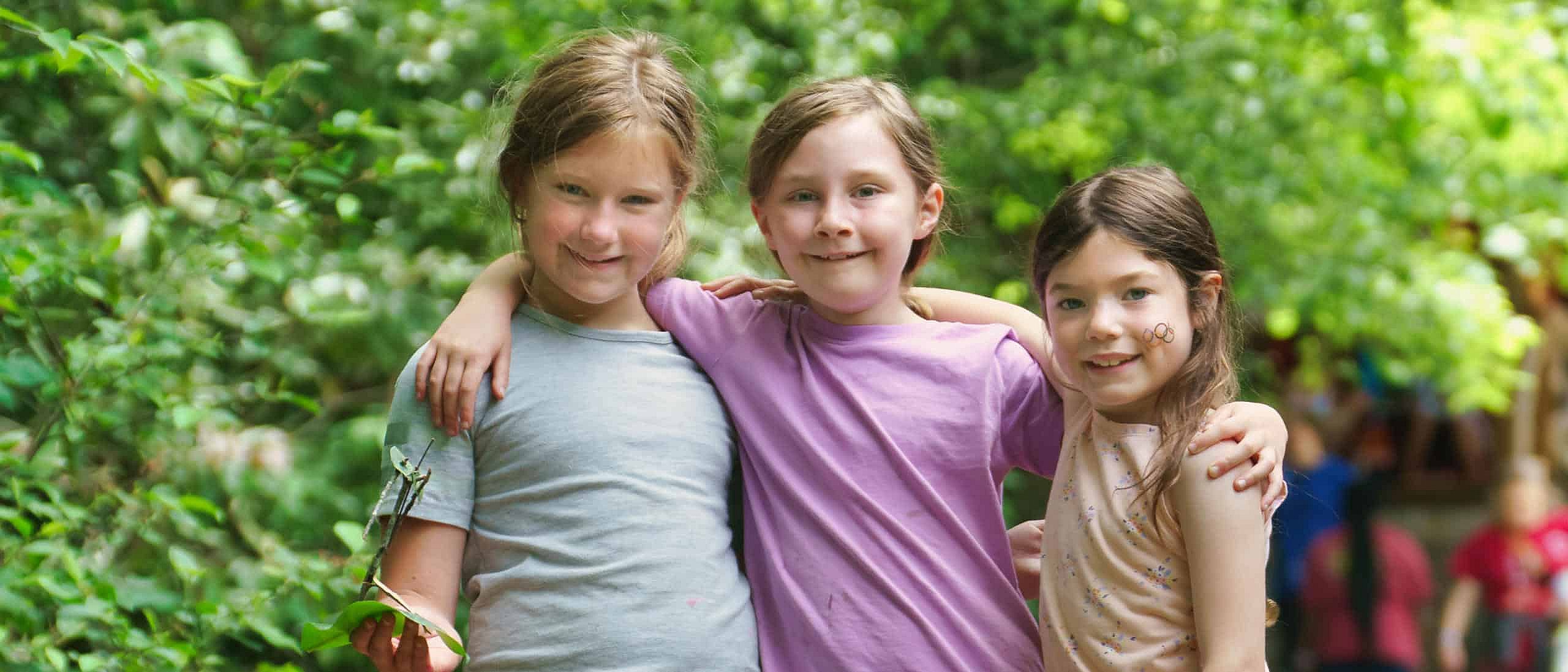 nature outdoor play girls