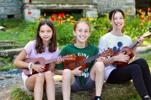 summer camp ukelele players