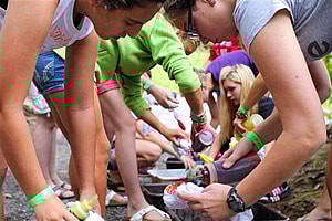 Campers making tie dye t-shirts
