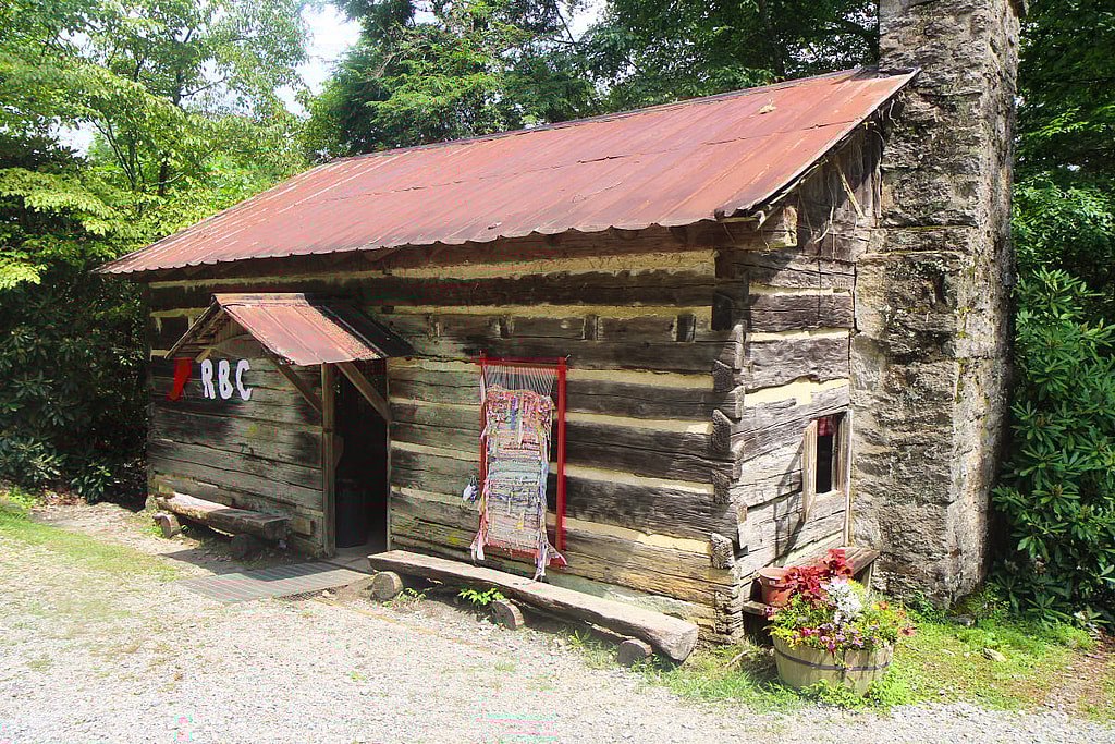 Curosty Weaving Cabin
