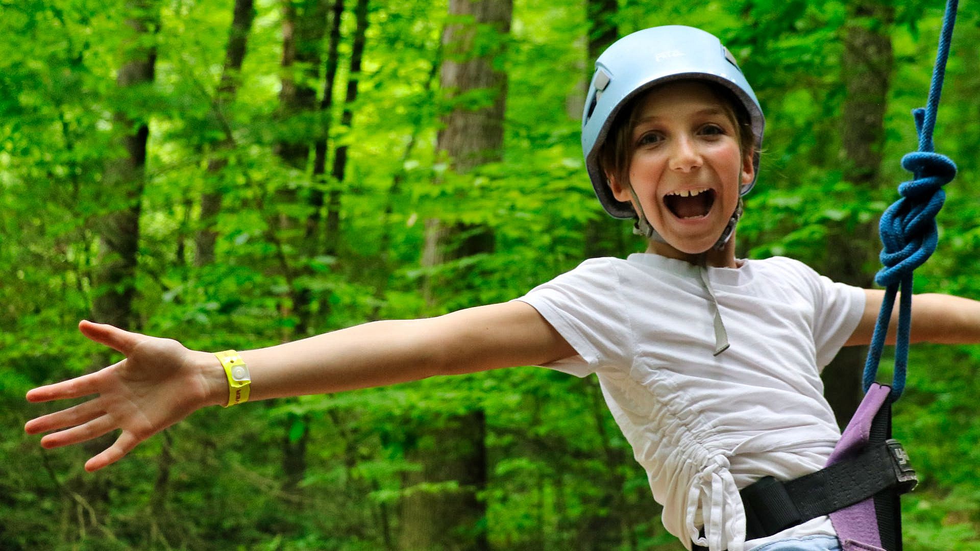 smiling kid climbing at summer camp