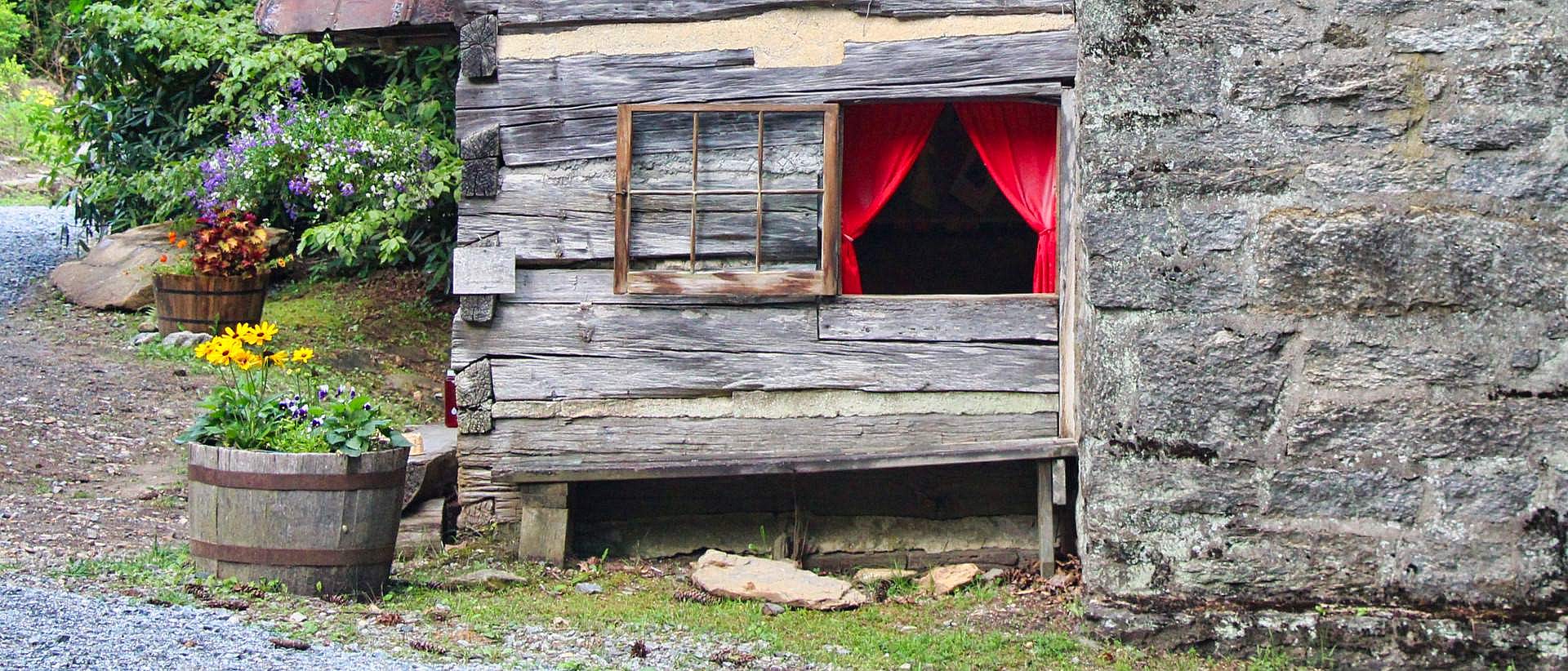 side view of curosty cabin