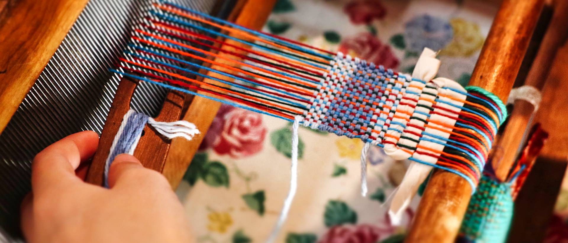 table top loom weaving