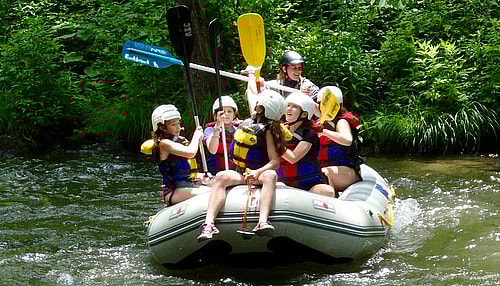 rafting-high-five