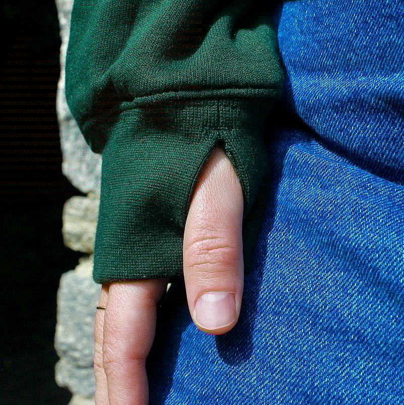 1/4 zip thumbholes