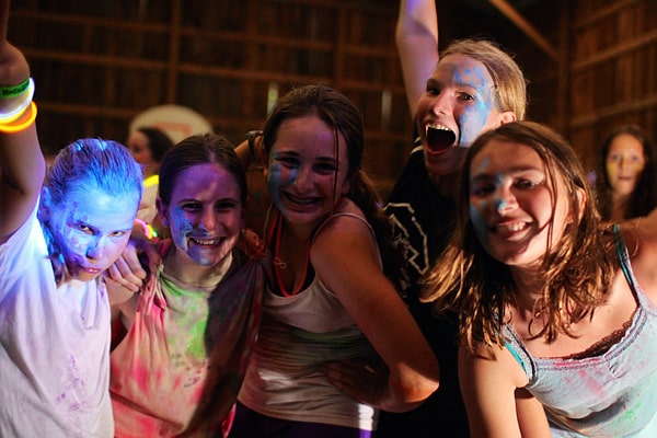 girls color dance