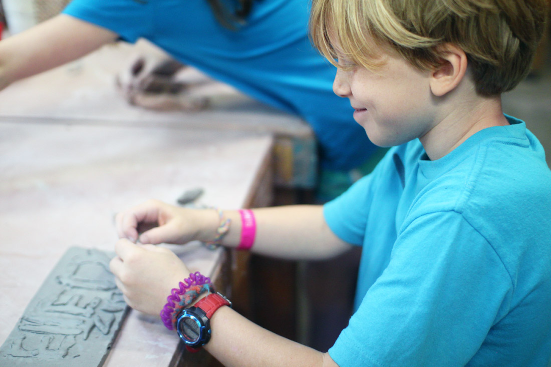 Kid pottery tile making