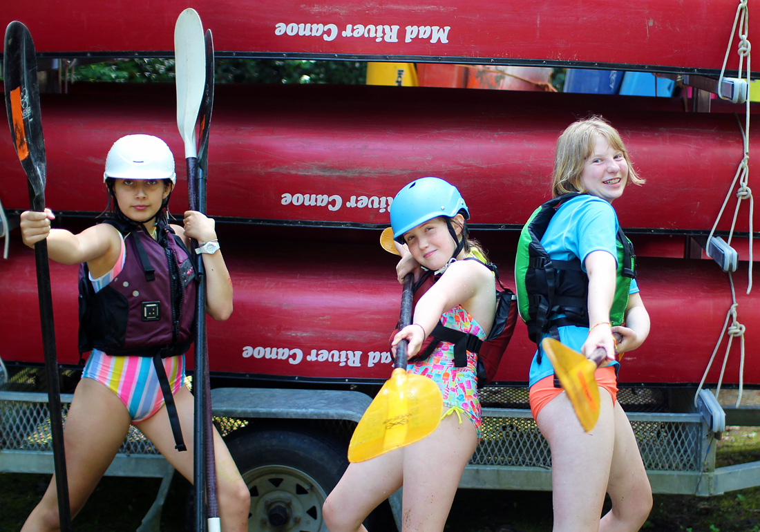 Tough kayak girls posing