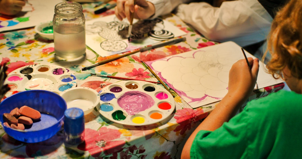 kids painting acrylics