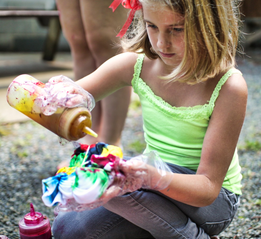 girl making a tie-dye t-shirt