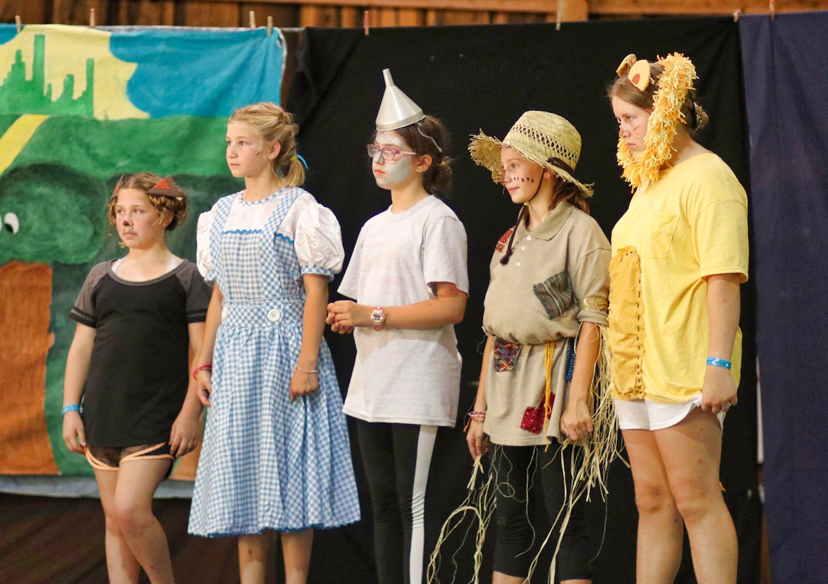 wizard of oz camp cast