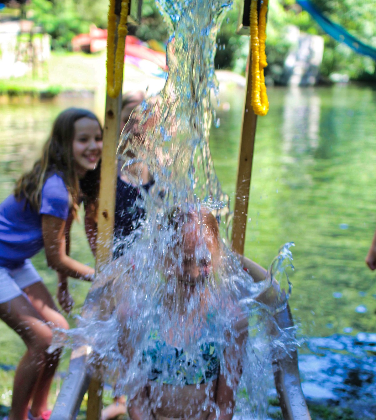 bucket water dumping game