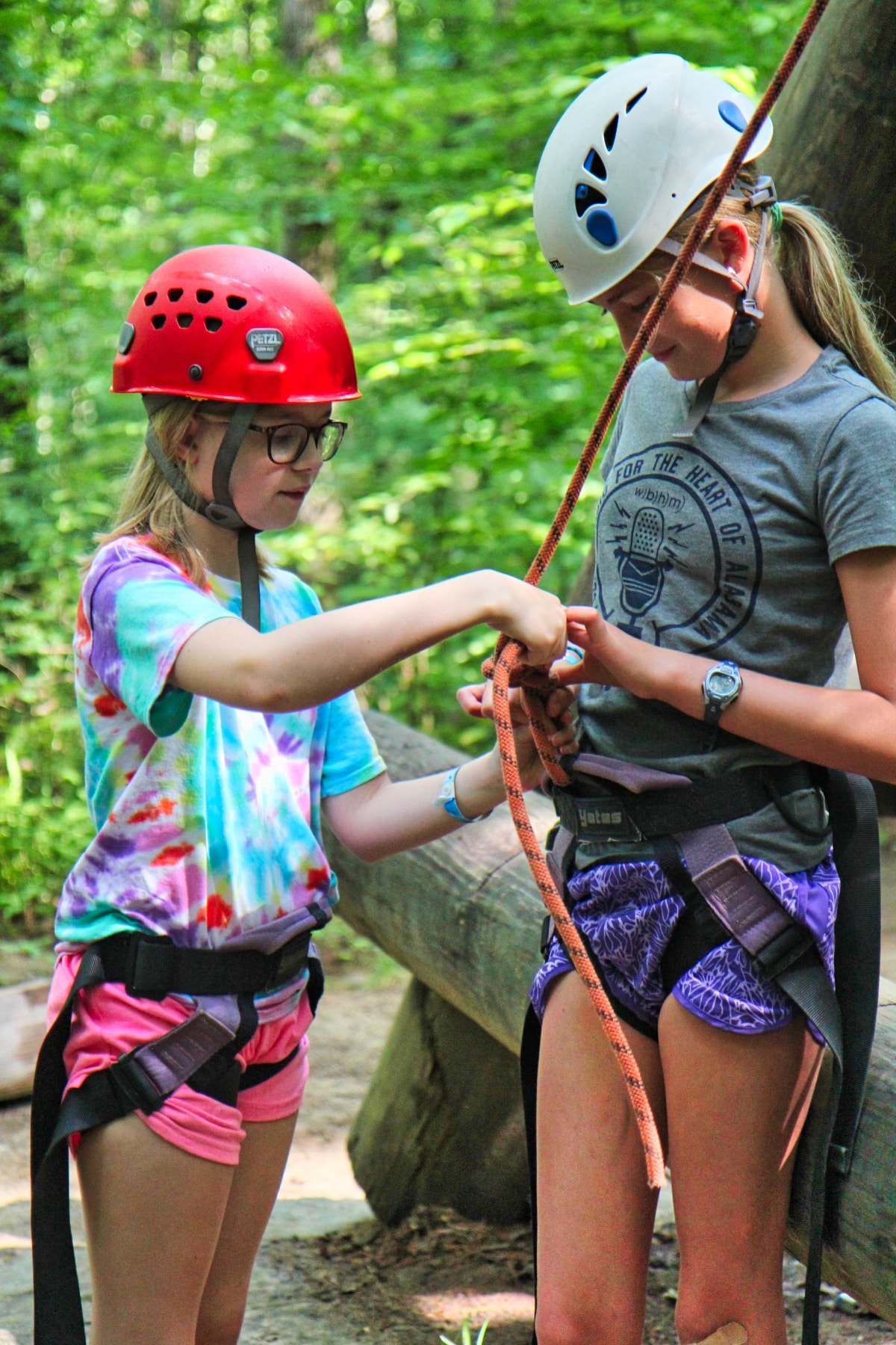 camper teach girl to tie climbing rope know