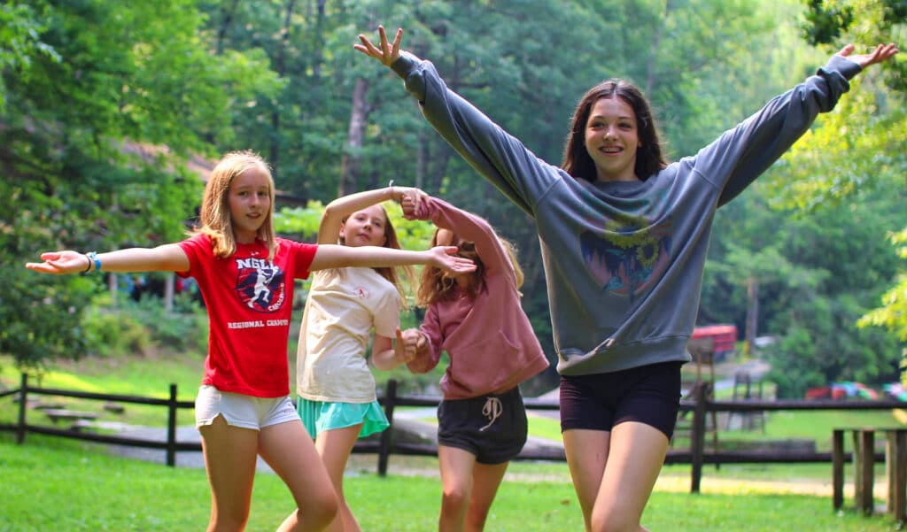 girls outdoor summer camp dacning