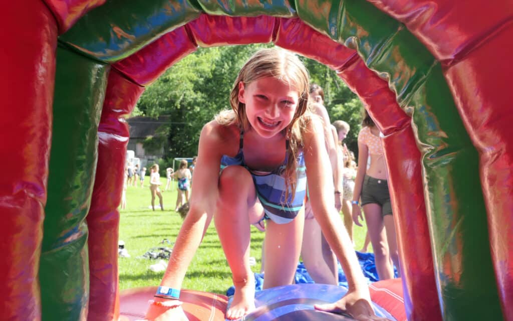 camp girls starting an obstacle race